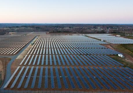 12 tips sobre la ecoeficiencia en los centros informáticos Huerto solar fotovoltaico de Apple para alimentar sus CPDs
