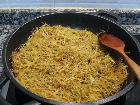 Fideos negros con gambas