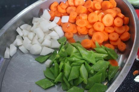 Sopa de verduras mediterránea con pesto de albahaca (paso a paso) y premio Canal Cocina y Caldos Aneto.