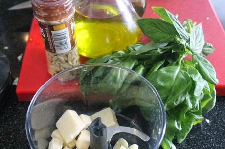 Sopa de verduras mediterránea con pesto de albahaca (paso a paso) y premio Canal Cocina y Caldos Aneto.