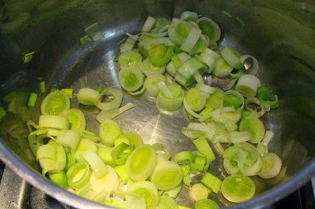 Sopa de verduras mediterránea con pesto de albahaca (paso a paso) y premio Canal Cocina y Caldos Aneto.