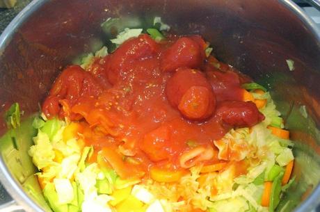 Sopa de verduras mediterránea con pesto de albahaca (paso a paso) y premio Canal Cocina y Caldos Aneto.