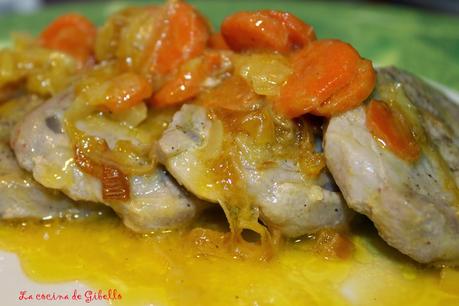 Medallones de solomillo con zanahoria y salsa de naranja