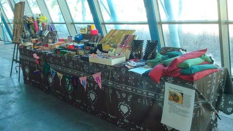 COLGADORES,COSTURERO,UNA CAJA CON MUCHA TERNURA