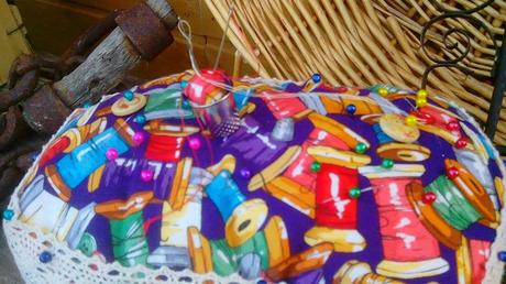 COLGADORES,COSTURERO,UNA CAJA CON MUCHA TERNURA