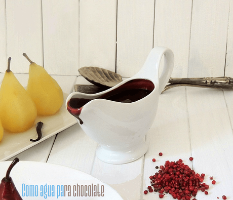 PERAS EN ALMÍBAR CON SALSA DE CHOCOLATE A LA PIMIENTA ROSA, SOY SALSERA!! PERAS EN ALMÍBAR CON SALSA DE CHOCOLATE A LA PIMIENTA ROSA, SOY SALSERA!!