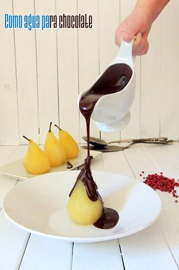 PERAS EN ALMÍBAR CON SALSA DE CHOCOLATE A LA PIMIENTA ROSA, SOY SALSERA!! PERAS EN ALMÍBAR CON SALSA DE CHOCOLATE A LA PIMIENTA ROSA, SOY SALSERA!!