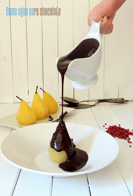 PERAS EN ALMÍBAR CON SALSA DE CHOCOLATE A LA PIMIENTA ROSA, SOY SALSERA!! PERAS EN ALMÍBAR CON SALSA DE CHOCOLATE A LA PIMIENTA ROSA, SOY SALSERA!!