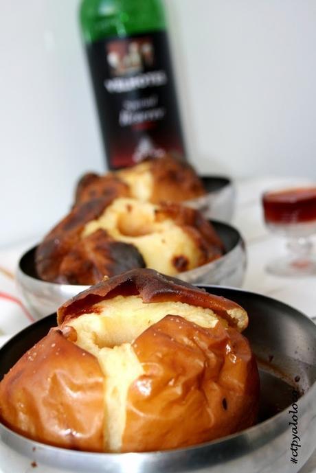 Manzanas asadas con vino de Oporto Manzanas asadas con vino de Oporto