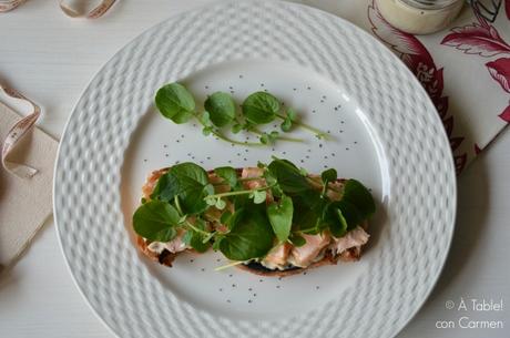Tosta de Salmón en Escabeche, Crema de Anchoas y Berros