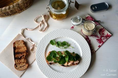 Tosta de Salmón en Escabeche, Crema de Anchoas y Berros