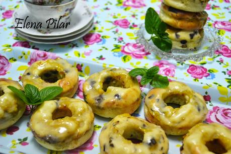 Donuts de plátano con chips de chocolate
