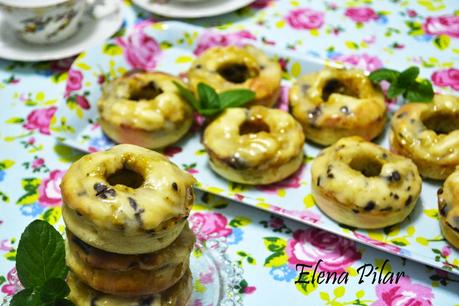 Donuts de plátano con chips de chocolate