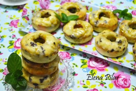 Donuts de plátano con chips de chocolate