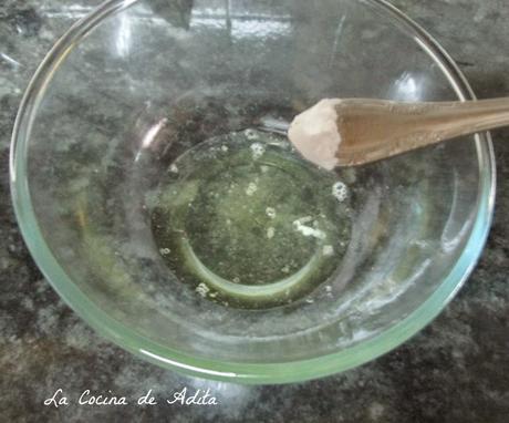 Tarta de crema de piña, sobre una base de coco