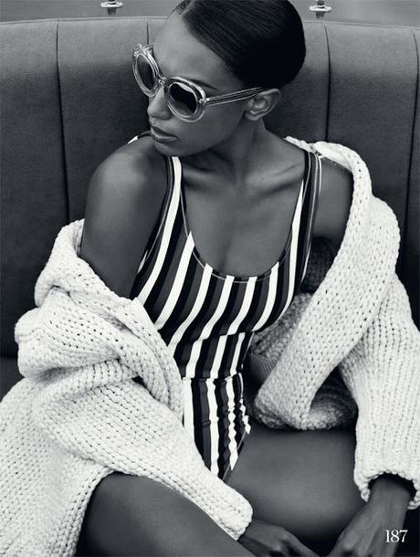 Jasmine Tookes luce looks náuticos para ELLE UK