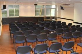 Conferencias para padres… Multiespacio, sala conferencias_2-1024x682