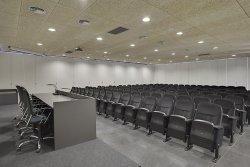 Conferencias para padres… Sala de conferencias. 06