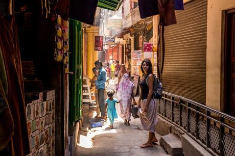 Paseando entre las callejuelas de la vieja Varanasi