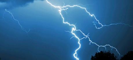 ¿Por qué las nubes provocan turbulencias en los aviones?