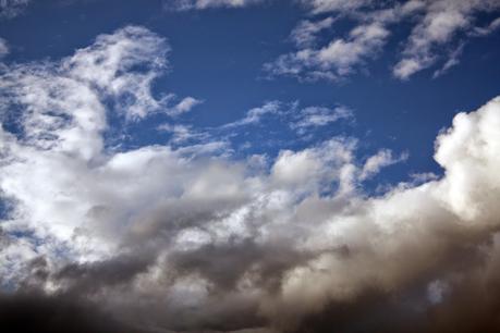 ¿Por qué las nubes provocan turbulencias en los aviones?
