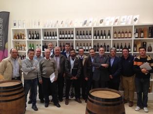 @vinos_alicante : Antonio M. Navarro, renueva como presidente de los
Vinos Alicante DOP.