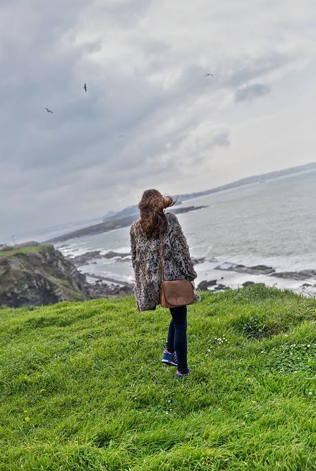 street style barbara crespo acantilados de langre santander cantabria village leopard coat adidas hakei fashion blogger outfit hake blog de moda street style barbara crespo acantilados de langre santander cantabria village leopard coat adidas hakei fashion blogger outfit hake blog de moda