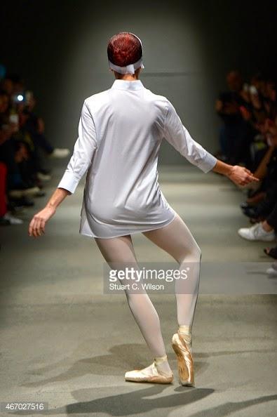 Los cisnes blancos de White Posture en MBFW Istambul