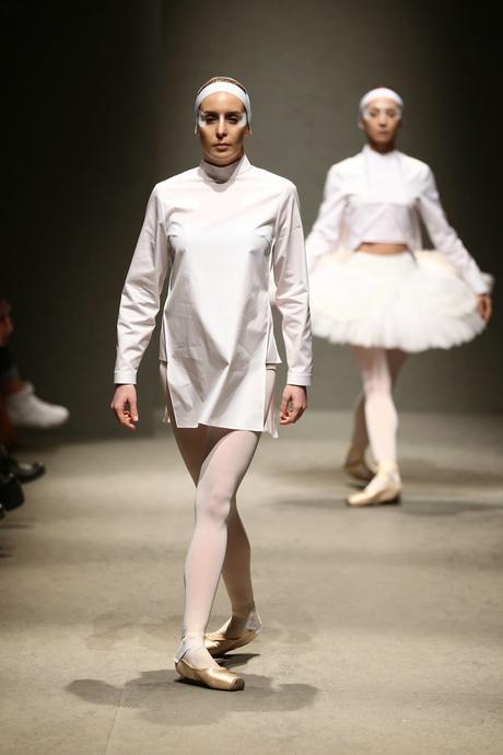 Los cisnes blancos de White Posture en MBFW Istambul