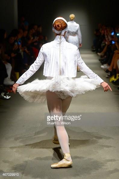 Los cisnes blancos de White Posture en MBFW Istambul