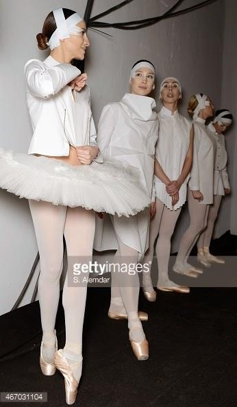 Los cisnes blancos de White Posture en MBFW Istambul