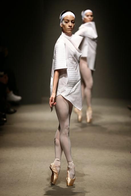 Los cisnes blancos de White Posture en MBFW Istambul