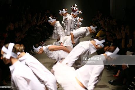 Los cisnes blancos de White Posture en MBFW Istambul