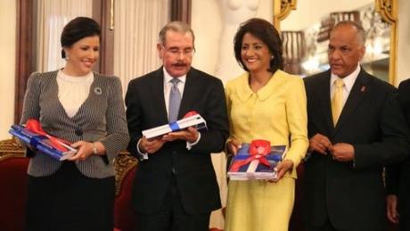 Vitico presenta a Danilo plan contra el VIH y SIDA.