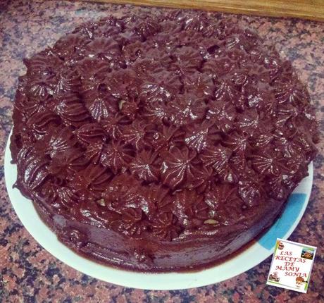 TARTA DE VAINILLA RELLENA DE CREMA PASTELERA Y CUBIERTA DE CREMA PASTELERA CHOCOLATE