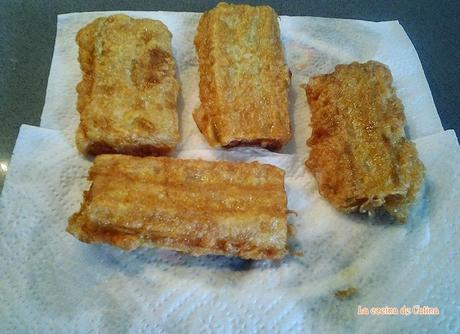 Tallos de acelgas rellenos de bacon con salsa