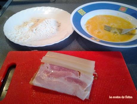 Tallos de acelgas rellenos de bacon con salsa