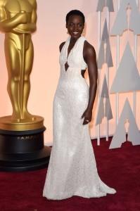 Lupita Nyong'o  en la entrega de los premios Oscar 2015.