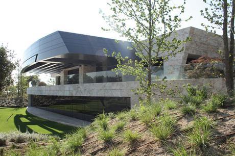 DETALLES ARQUITECTÓNICOS: PÉRGOLA ESCULTÓRICA DE A-CERO