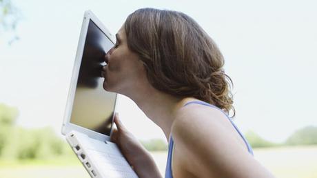 10 indicios para saber si eres adicta a internet b-ar-lucianatorres-adictaainternet732x412