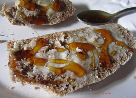 Landbrot. Pan alemán rústico de centeno Landbrot. Pan alemán rústico de centeno