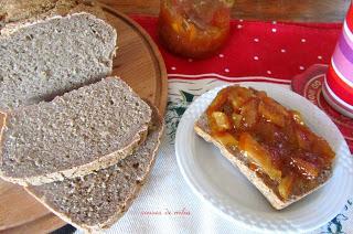 Landbrot. Pan alemán rústico de centeno Landbrot. Pan alemán rústico de centeno