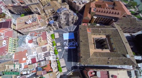 Plaza del Cardenal Belluga de Murcia. Año Europeo del Desarrollo. GiantWords y GiantMap para EYD2015