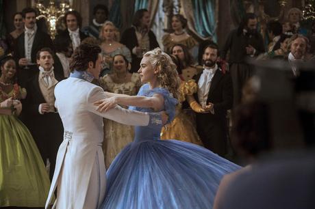 Foto Richard Madden y Lily James en Cenicienta 5