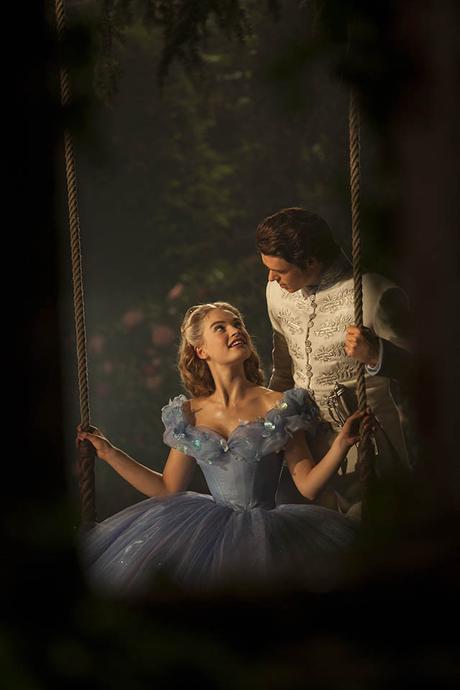 Foto Richard Madden y Lily James en Cenicienta 8