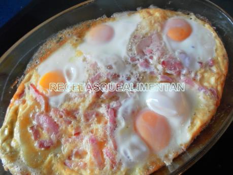 HUEVOS Y BACON AL HORNO