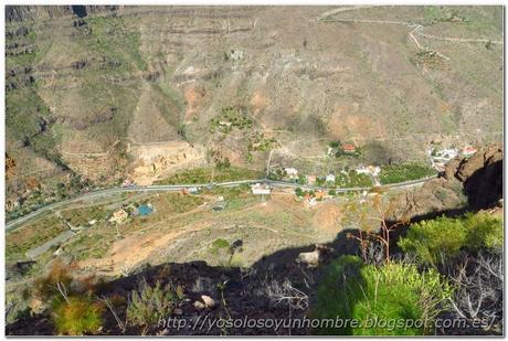 Este valle está más habitado, que pequeñas se ven las casas Este valle está más habitado, que pequeñas se ven las casas
