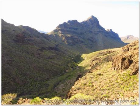 Siguiente barranco, abajo un pequeño pantano Siguiente barranco, abajo un pequeño pantano