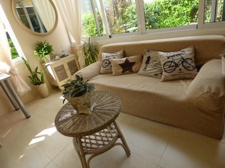 Mesita recogida en la calle