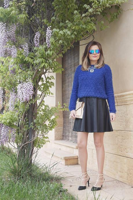 Azul Klein y negro, outfit primaveral